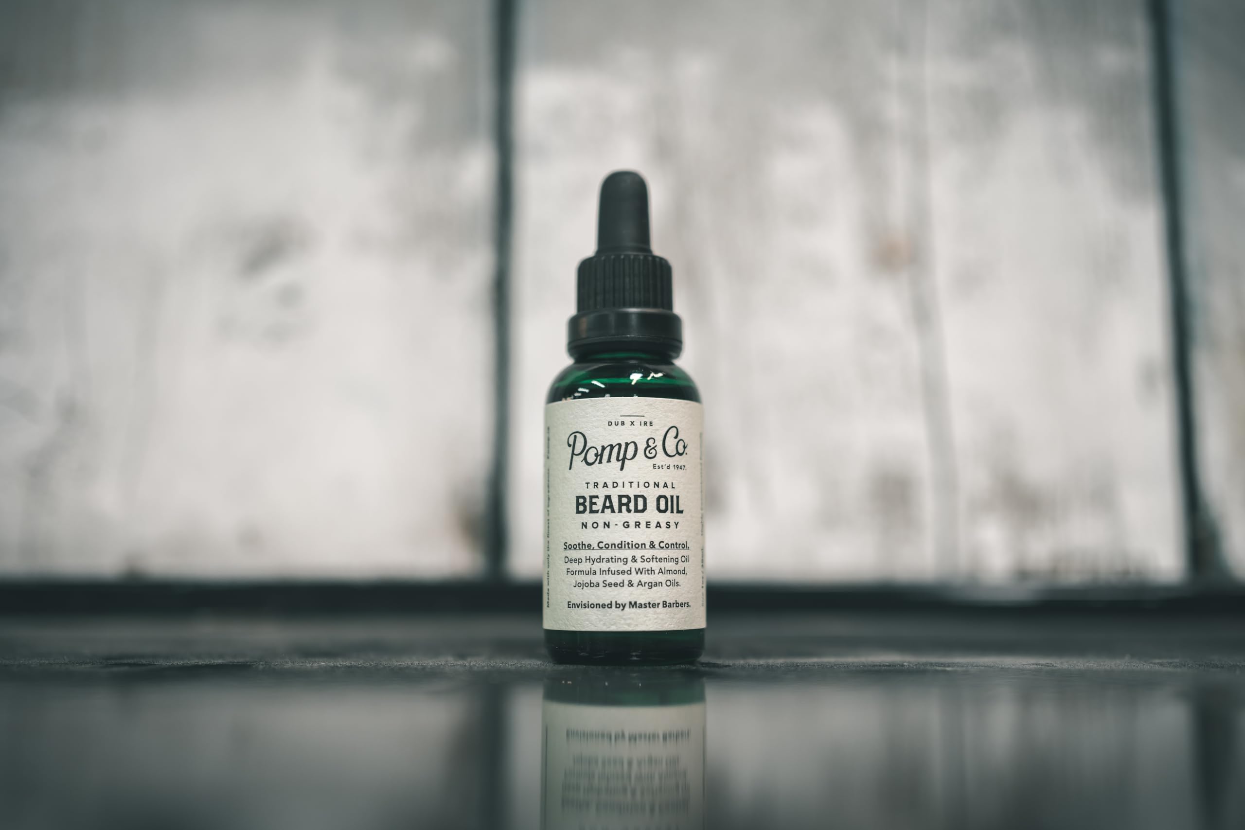 Pomp & Co Non Greasy Beard Oil, feuchtigkeitsspendendes und weichmachendes Bartöl mit Jajoba- und Arganöl 30ml