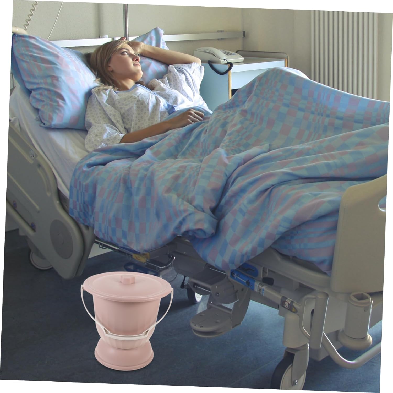 Portable Urine Bucket with Lid Bedpan for Adults Lightweight Urinal Pot for Home Hospital for Elderly and Disabled Use Compact Spittoon