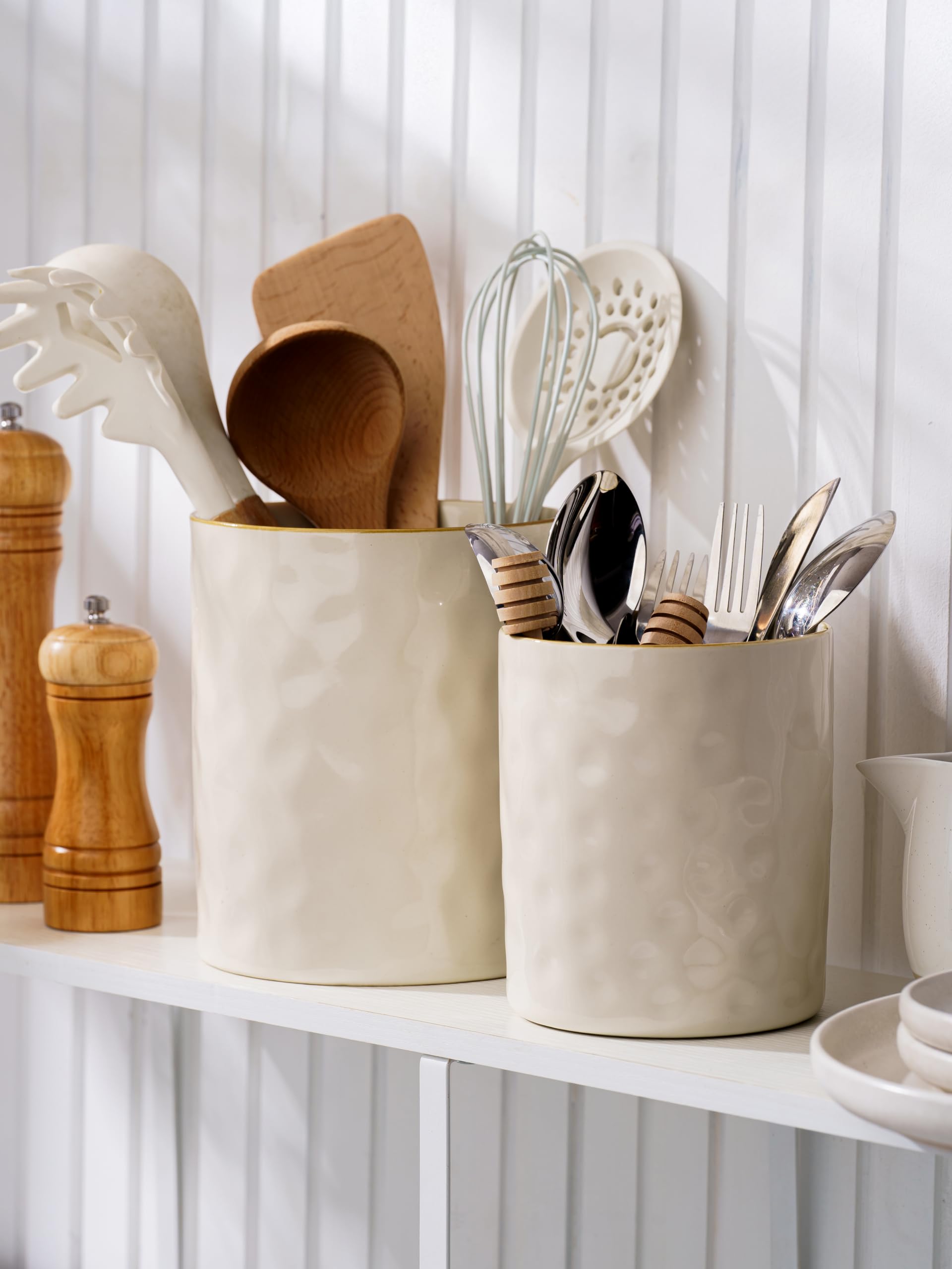 famiware Ocean Lot de 2 porte-ustensiles de cuisine en céramique pour comptoir, pots à ustensiles de cuisine, organisateur d'ustensiles pour spatule et cuillère, décoration de cuisine, blanc vanille