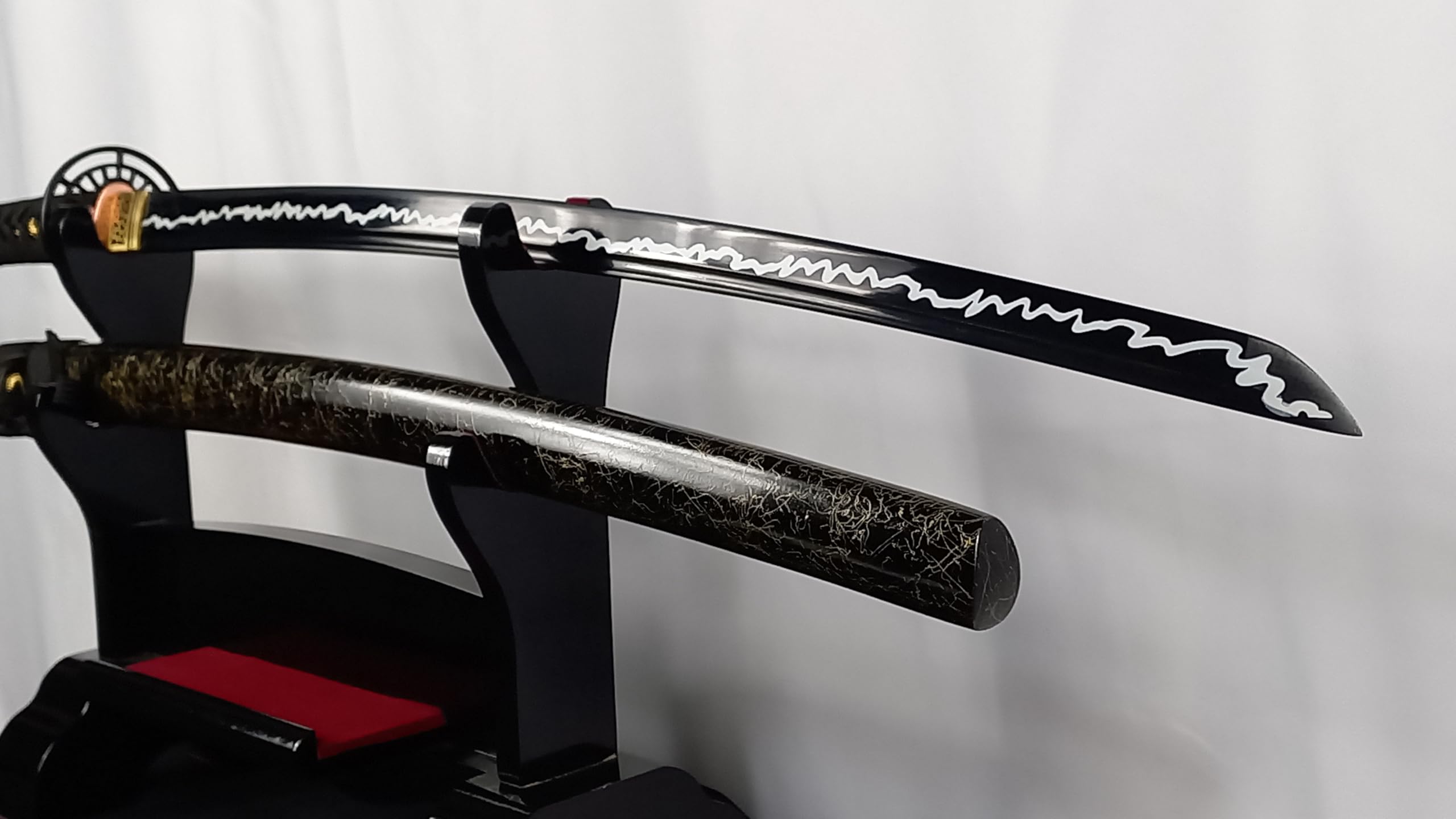 Generisch Osaka Katana Samurai Schwert - scharf, echt & handgeschmiedet - gefaltetes Katana Schwert ohne Ständer - echter Japanischer Kohlenstoffstahl - Schwarz (Black) Deko Katanas