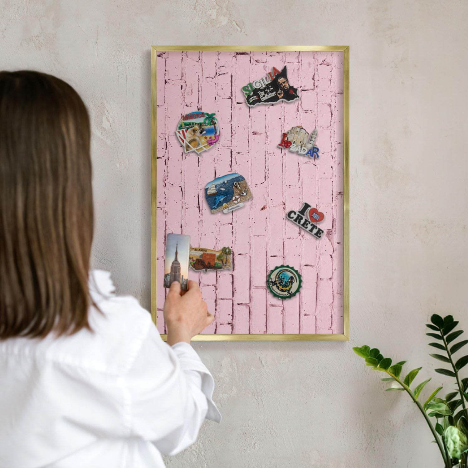 Panel Magnético Informativo 60x40 cm | con Marco Dorado | Ladrillo Rosa | Montaje Fácil | Pizarra de Pared | Para Restaurante y Bar | Expositor para Menú, Ofertas del Día