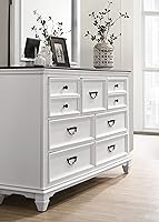 Vista 7 de Clelane - Juego de dormitorio de madera con cama Queen con panel Shiplap, tocador, espejo, mesita de noche y cofre en blanco desgastado y gris oscuro