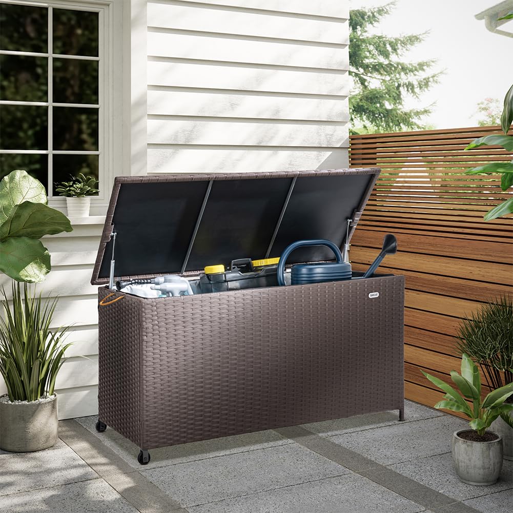 BAKAJI Coffre de rangement de jardin en polyrotin 420 litres, boîte d'extérieur imperméable résistante aux rayons UV, coffre XXL avec roues pour transport et poignée, 121 x 55 x 60 cm (marron)