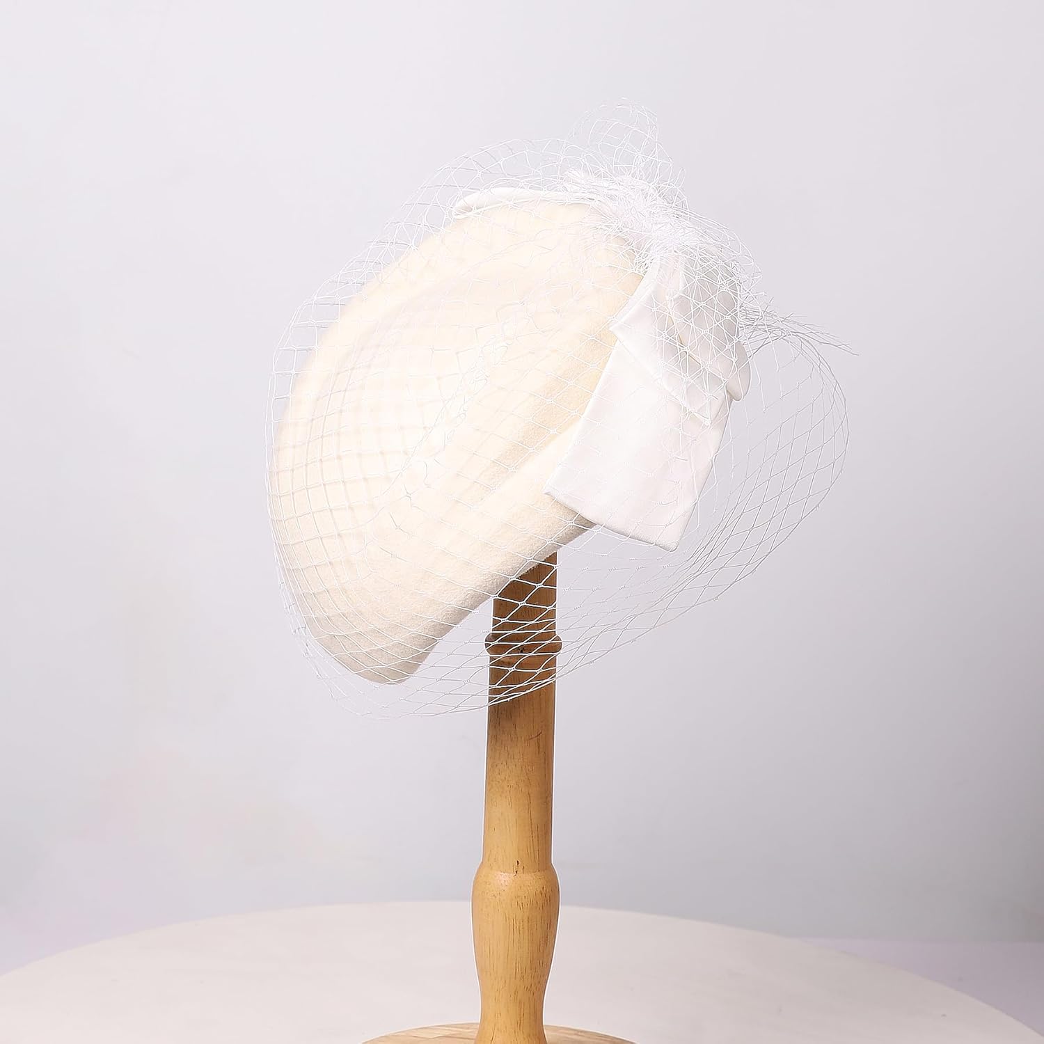 FADVES Vintage Wool Pillbox Hat with Veil for Women – Elegant Wedding Church Cocktail Fascinator 1950s Style