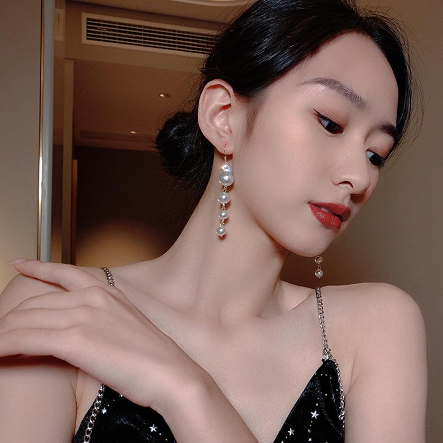 W WEILIRIAN Bohemian Pearl Drop Earrings Long Pearl Dangle Earrings Gold Pearl Hook Earrings Crystal Pearl Earrings Wedding Dangle Earrings Jewelry for Women and Girls Gifts - Image 6