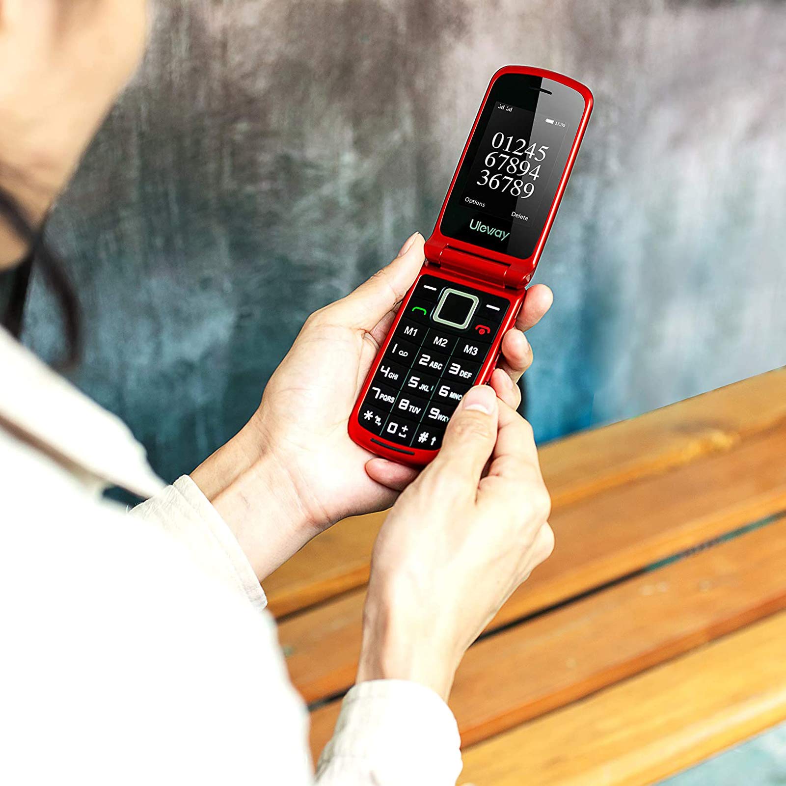 uleway GSM Telefono Cellulare per Anziani,Tasti Grandi,Volume alto,Funzione SOS,Pantalla 2.4,Base di ricarica e fotocamera(Rosso)(con 1 * batteria 1000mAh)