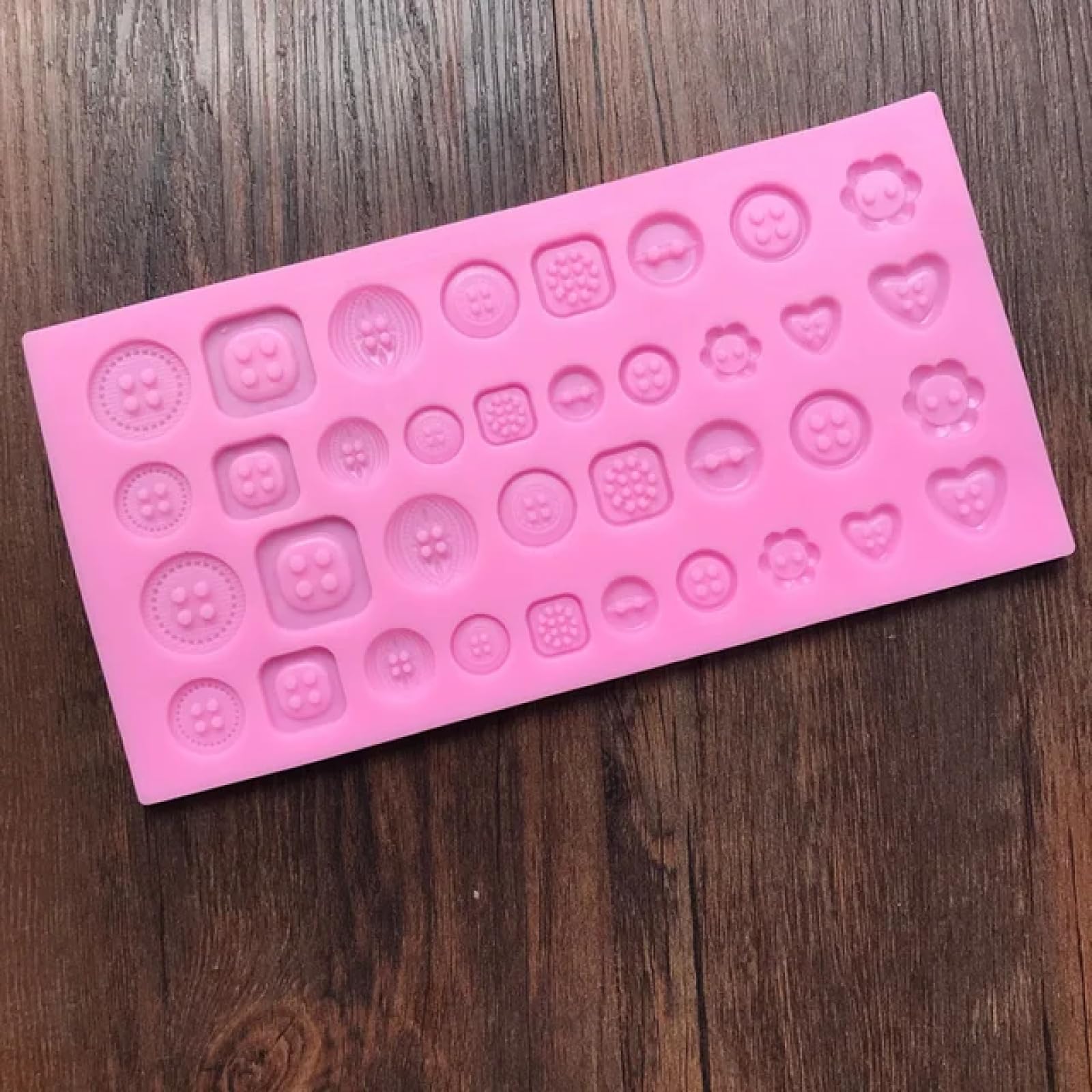 Moule silicone bouton pour réussir vos décorations en pâte à sucre