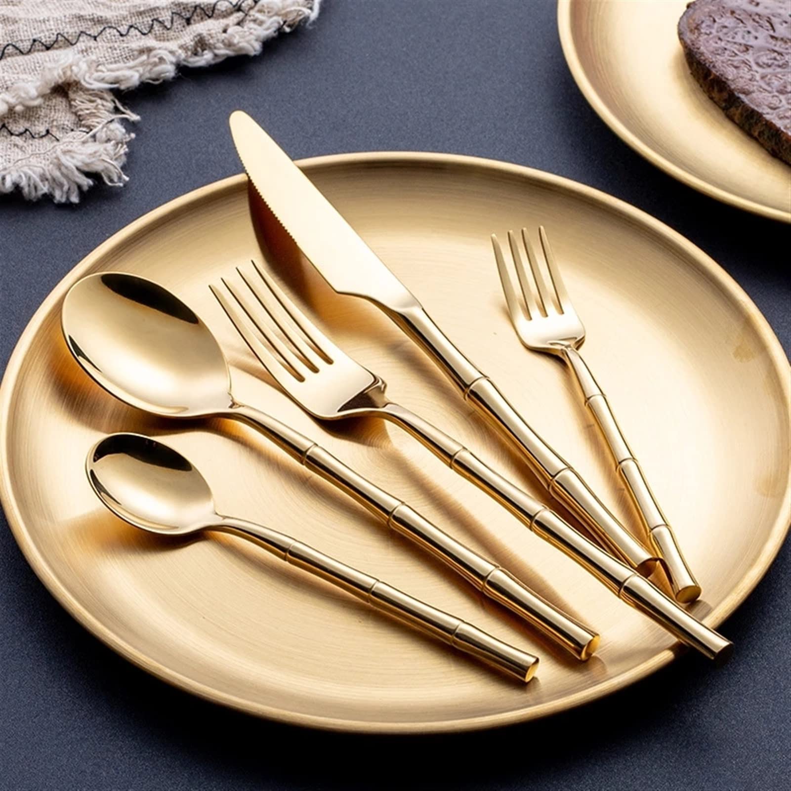 Ensemble de couverts en or Ensemble de couverts portables Ensemble de salle à manger Vaisselle de table en acier inoxydable Ensemble complet de cuillères et fourchettes de cuisine Ensembles de gadgets