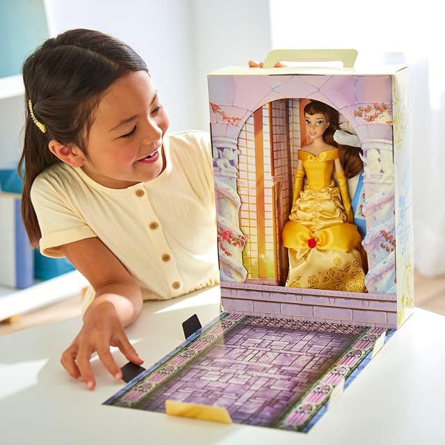 Foto 6 de 8 de Disney Store Muñeca de historia de princesa para niña (Bella de La Bella y la Bestia) de 28 cm