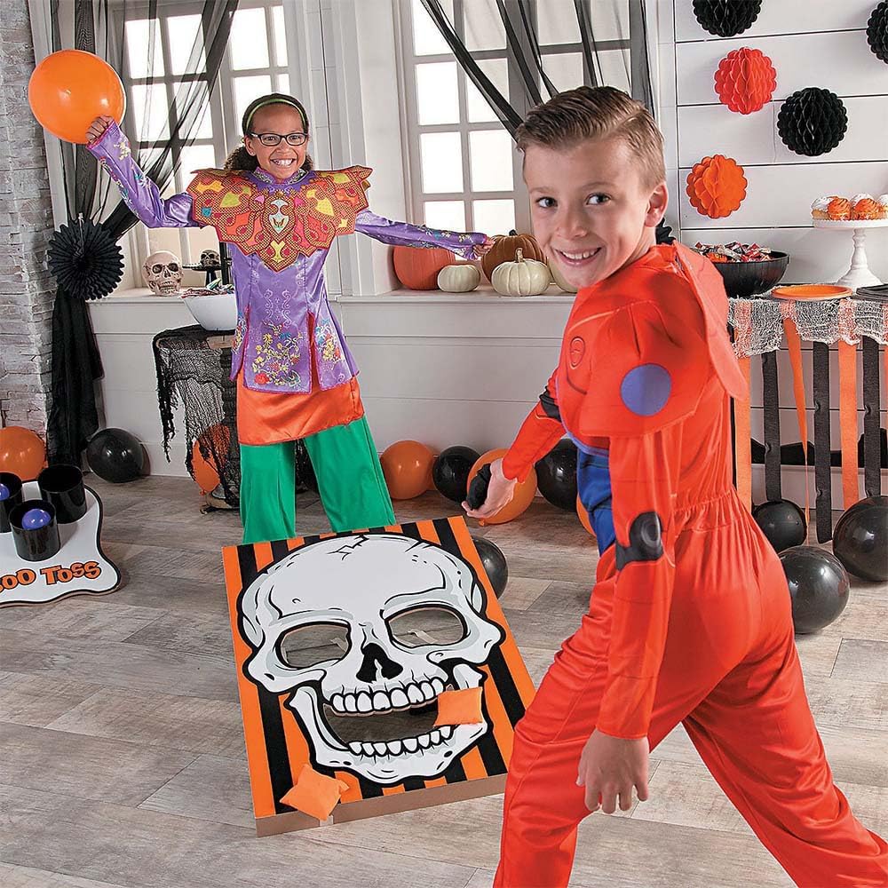 Fun Express Halloween Bean Bag Toss Game - Large Wooden Skull Design Board with 6 Bean Bags | Perfect for Halloween Party Games, Carnival Activities & Fall Festival Fun for Kids and Adults