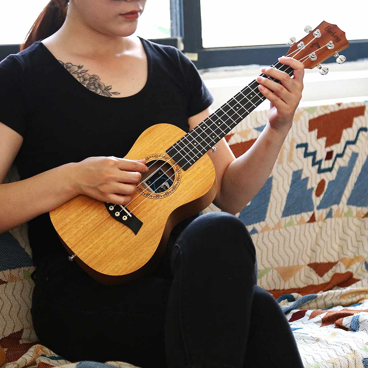Ukulele da concerto con parte superiore in mogano, 58,4 cm, con accessori per ukulele con custodia, tracolla, corda in nylon plettri 23 inch