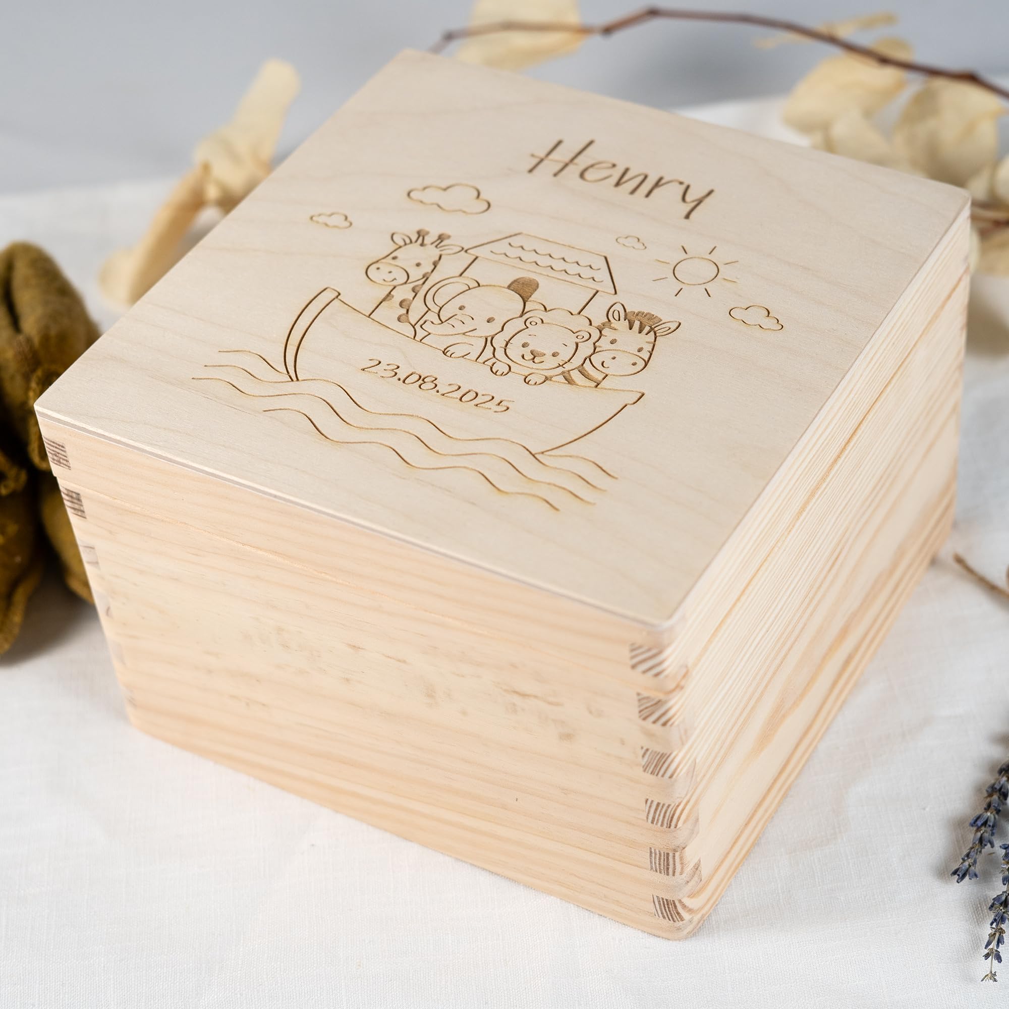 HOFMEISTER® Scatola dei ricordi personalizzata per neonati e bambini – Idea regalo per battesimo e nascita – Motivo Arca Noè – Scatola portaoggetti con incisione in legno – 20 cm
