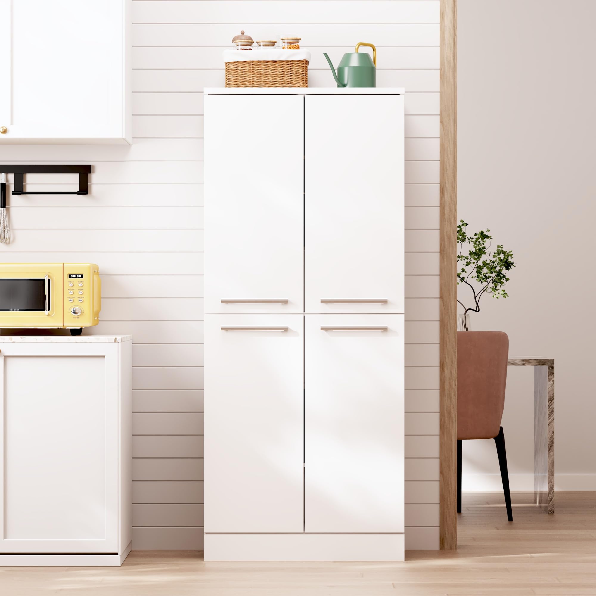 Muskel Kitchen Pantry Gabinete alto blanco brillante, armario de 4 puertas en diseño de frigorífico, estantes ajustables en altura, armario de cocina grande con asas de metal, 76 x 42 x 180 cm