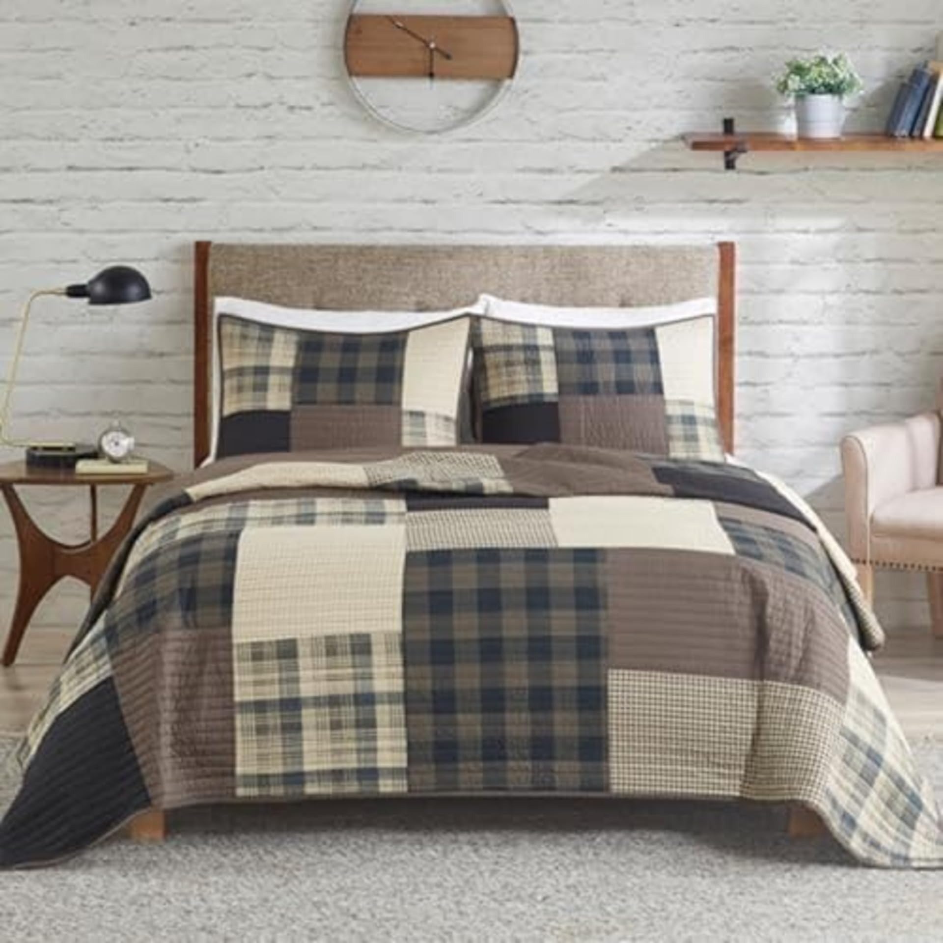 Woolrich Winter Hills Reversible Quilt Set - Cottage Styling Reversed to Solid Color, All Season Lightweight Coverlet, Cozy Bedding Layer, Matching Shams, Oversized Full/Queen, Plaid Tan 3 Piece