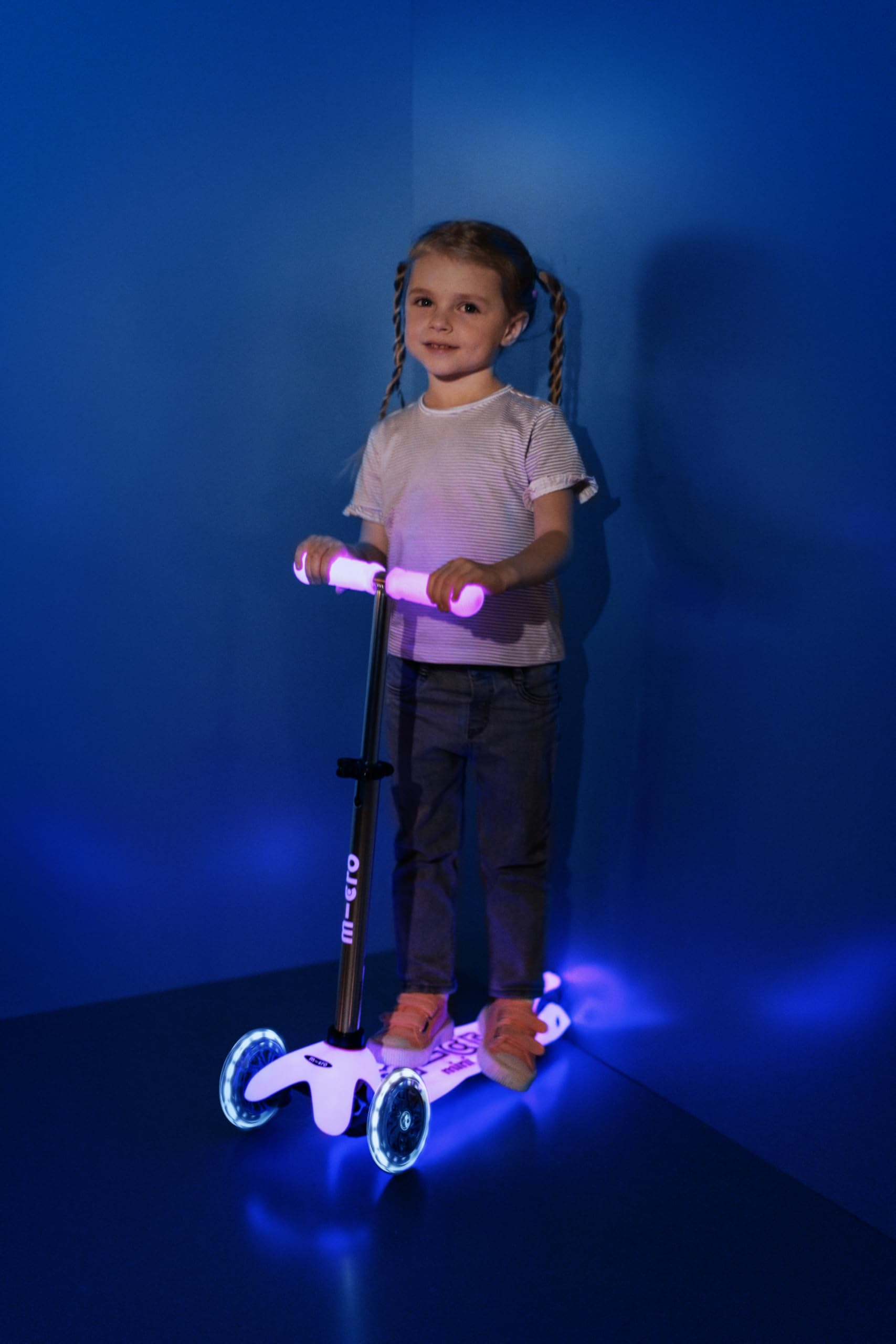 Micro Mini Deluxe Glow LED Patinete 3 Ruedas Niños Niñas Plataforma Brilla Oscuridad Ruedas Luz LED Regulable 2-5 Años