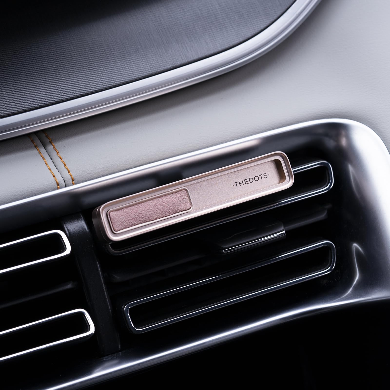 THEDOTS Tesla Diffusore Magnetico Slide-Control, Kit Completo Deodorante Auto con 2 Ricariche & Clip di Sfiato, Profumo Legno di Cashmere Castagno