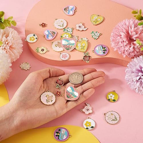 Vista 32 de Cheriswelry 30 dijes de aleación de cono de pino y ardilla, chapados en oro claro, con forma de cono de pino y ardilla, adornos colgantes de 0.47 a