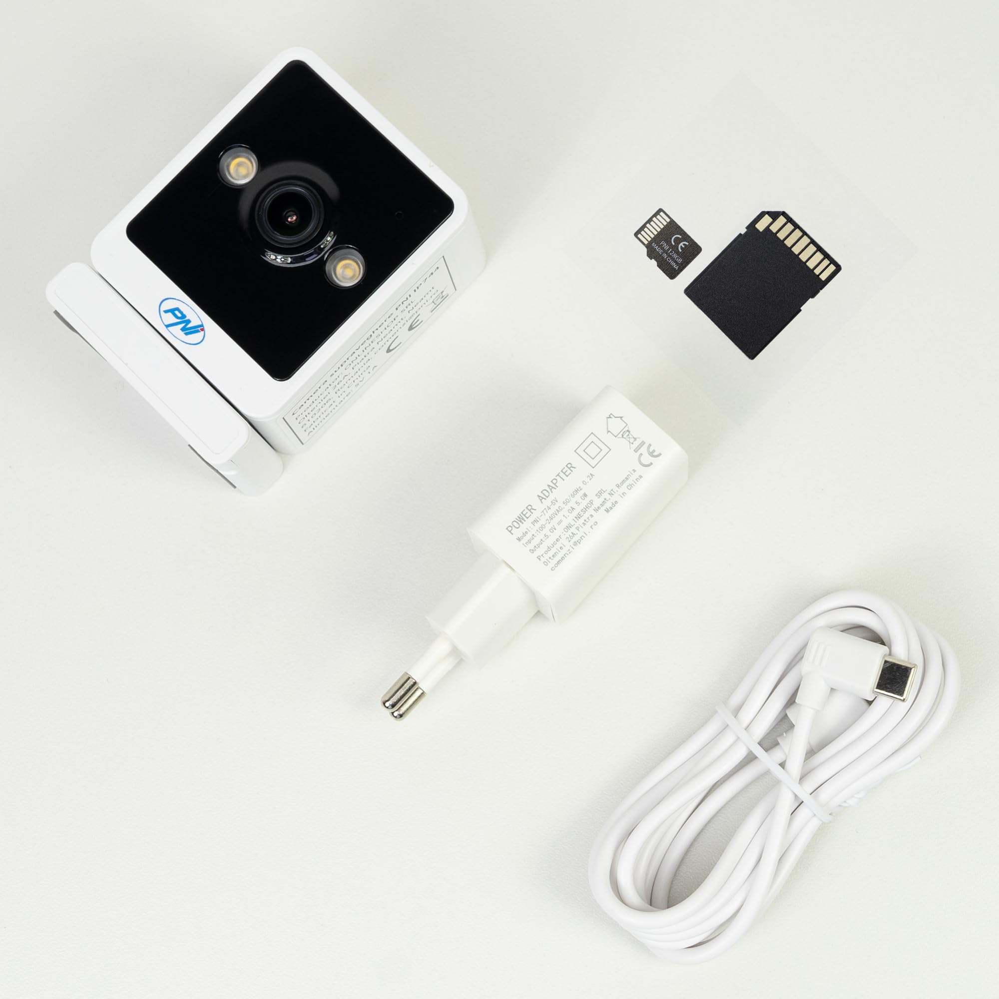 Paquete de cámara de videovigilancia PNI IP744 de 4MP con IP, detección de Movimiento + Tarjeta de Memoria MicroSD PNI de 128GB con Adaptador SD