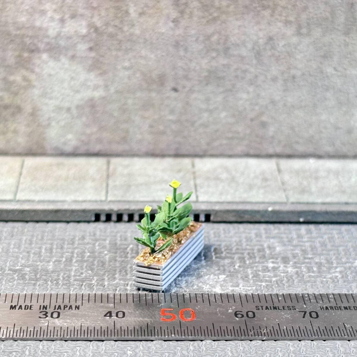 Amazon | 1/64 スケール 植え込み 黄花 観葉植物 花壇