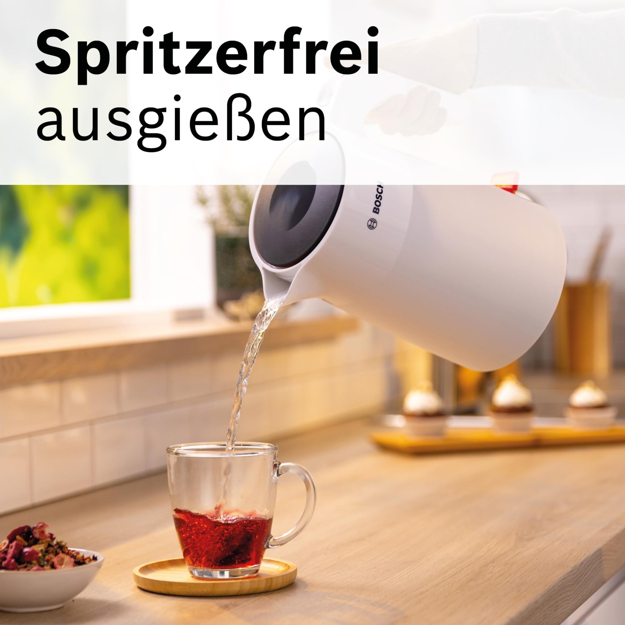 Bosch kabelloser Wasserkocher MyMoment TWK2M161, Abschaltautomatik, Überhitzungsschutz, Tassenanzeige, entnehmbarer Kalkfilter, Trockengehschutz, Dampfstopp-Automatik, 1,7 L, 2400 W, Weiß matt