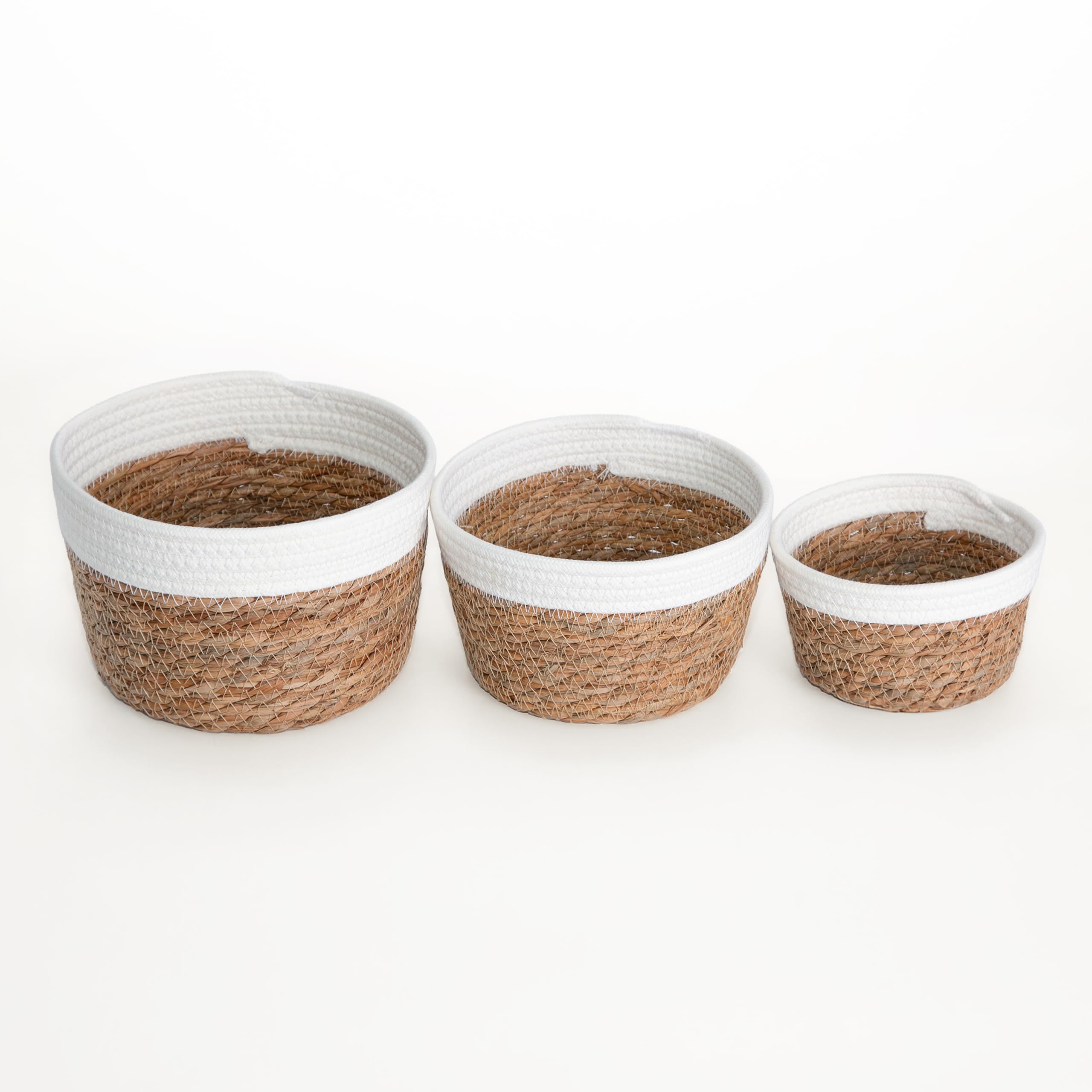 Wickerfield Set of 3 Seagrass Storage Baskets for Shelves, Small Round Wicker Hamper Basket, Natural Woven Seagrass Organiser (White)