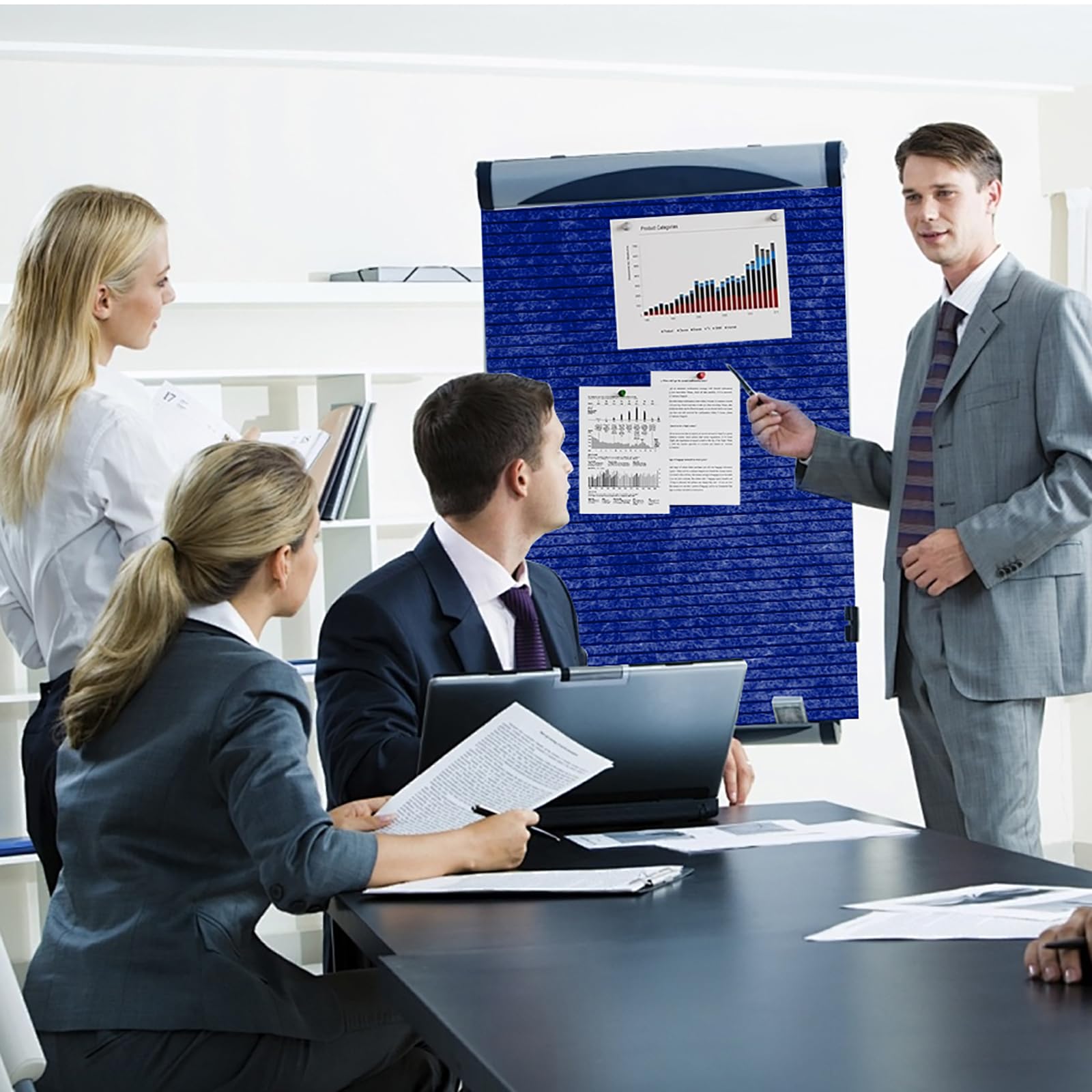 LUPATDY Bacheca Autoadesiva in Feltro, Bacheca in Sughero 60 x 40 cm, Lavagna in Sughero per Promemoria, 0,9 cm Spessore, Decorazione da Parete, Lavagna Pieghevole con Puntine, Blu