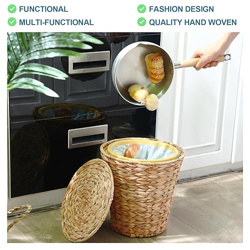 Miniatura 5 de Menkxi Cubo de basura pequeño de mimbre con tapa e inserto de plástico, cesta de basura redonda de ratán de 3 galones con 60 unidades, bolsa de