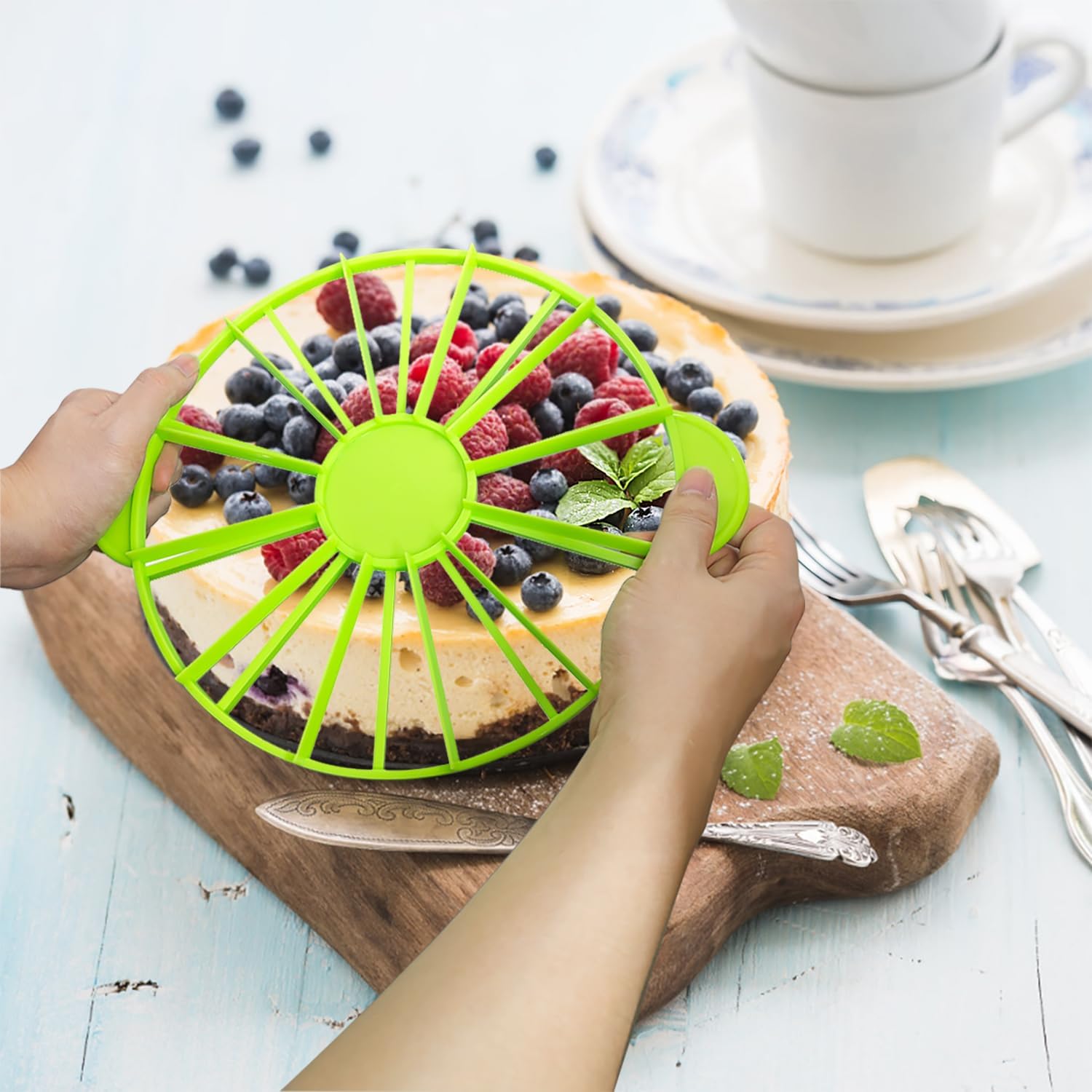 Double Sided Cake Portion Cutter, 10/12 Even Slices Cake Divider Marker, Cheesecake & Cake Slicer-Green