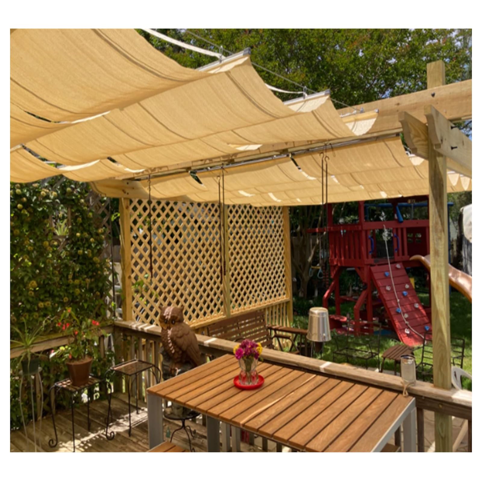 Voile d'ombrage à vagues coulissante pour vos déjeuners en terrasse et patio