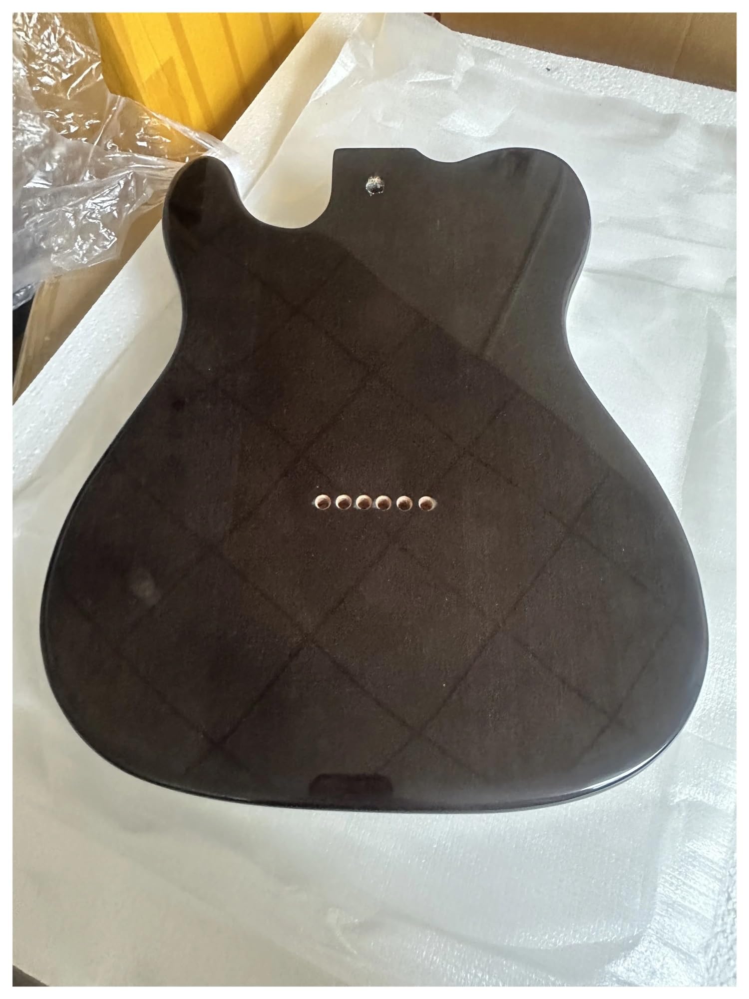 Corpo della chitarra in legno di mogano africano di acero fiammato, finitura lucida, parte fai da te for liutaio, alcuni graffi difettosi, con bordo, pickguar(WHITE)