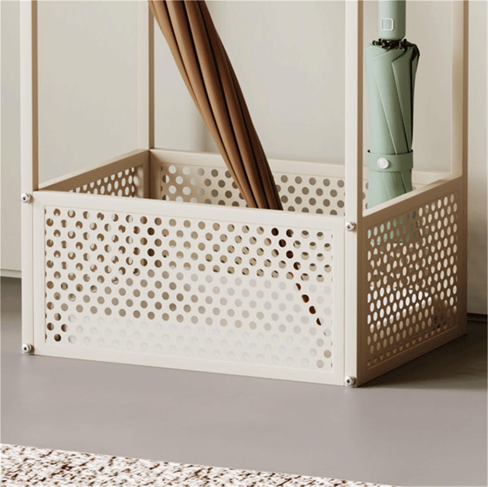 Schirmständer Ein geräumiger Schirmständer for den Hauseingang mit minimalistischem Design und Abflussfunktion Regenschirmhalter