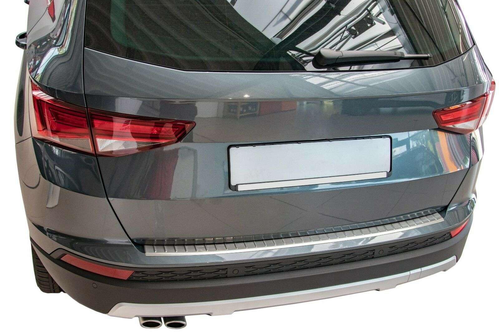 RECAMBO Edelstahl Ladekantenschutz - passend für Seat Ateca | BJ ab 2016 2-teiliges Set in gebürsteter Optik für Stoßstange innen & außen mit strukturierter Oberfläche & Klebemontage