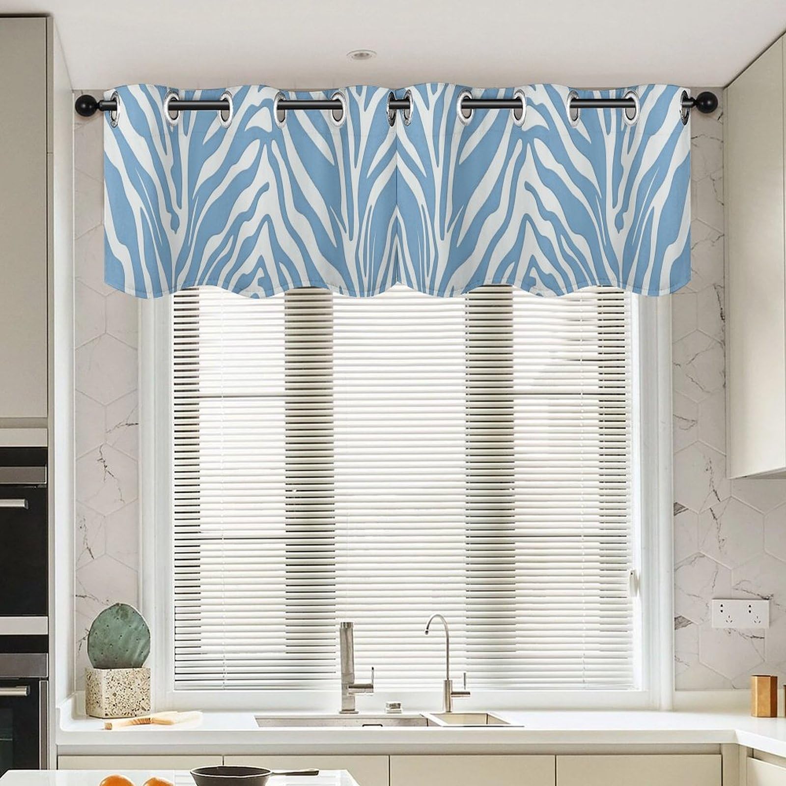 Cenefa asiática de tigre azul para llenar de vida y estilo exótico las ventanas de tu cocina