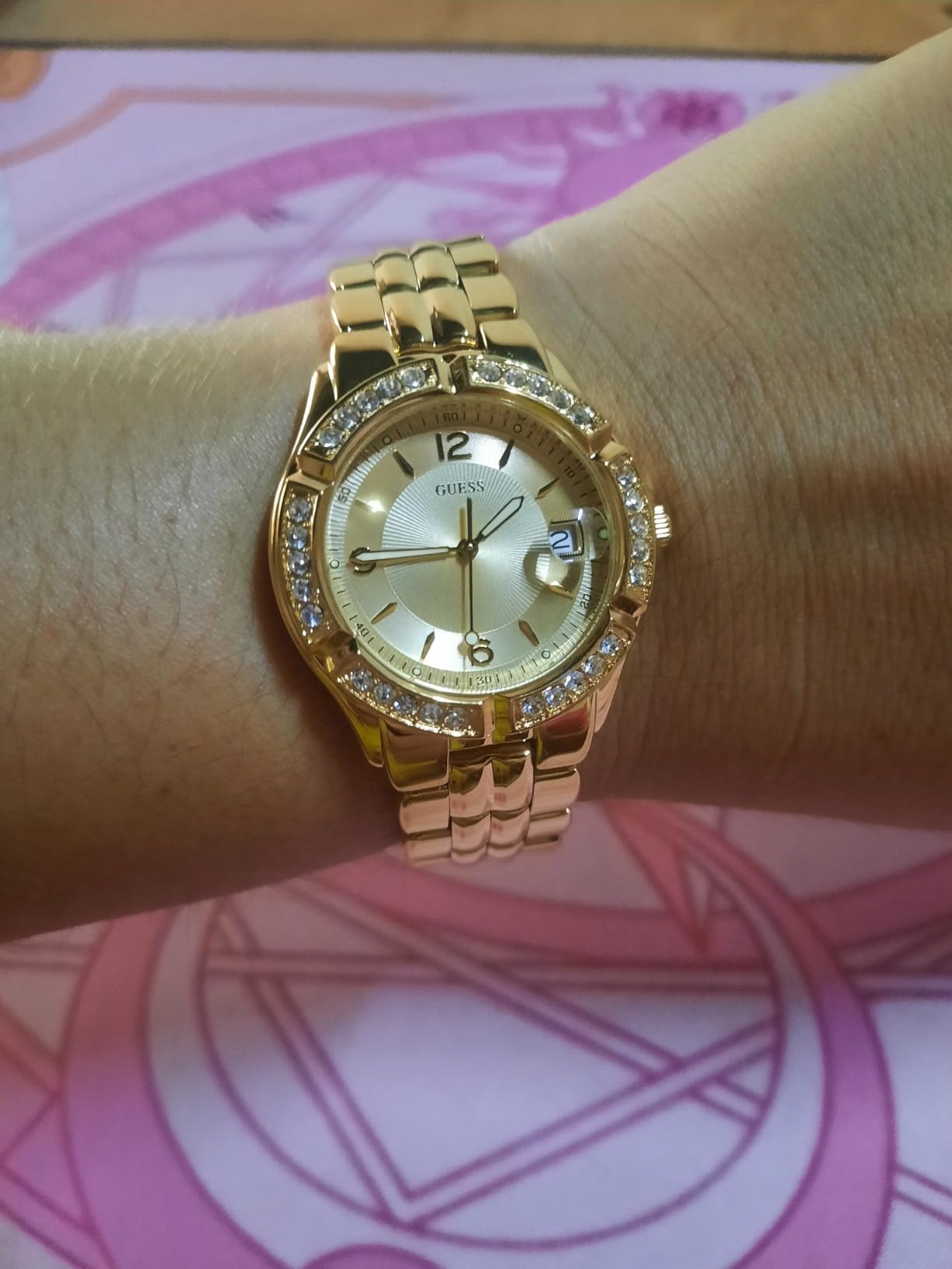 Detalhe do aço dourado e cronógrafos