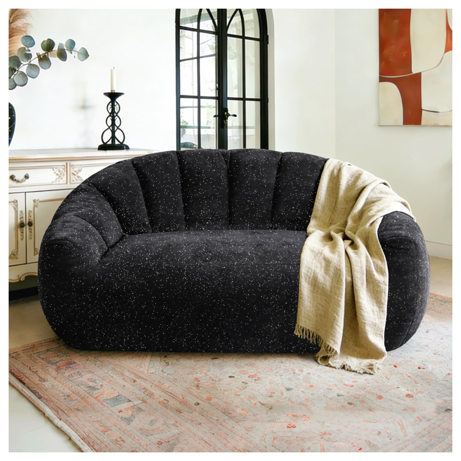 Sofá puff de franela negro con diseño de pata de oso y unas medidas de 140x98x61 cm para salón