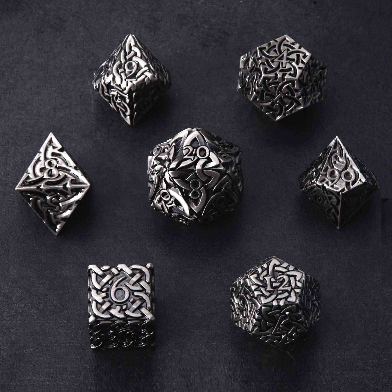 Juego de dados de honor sin fin de plata envejecida, 7 piezas de metal poliédrico, nudos celtas, extra pesados y grandes para DND DnD5e TTRPG de mesa, RPG, dados de luchador, dados de guerrero