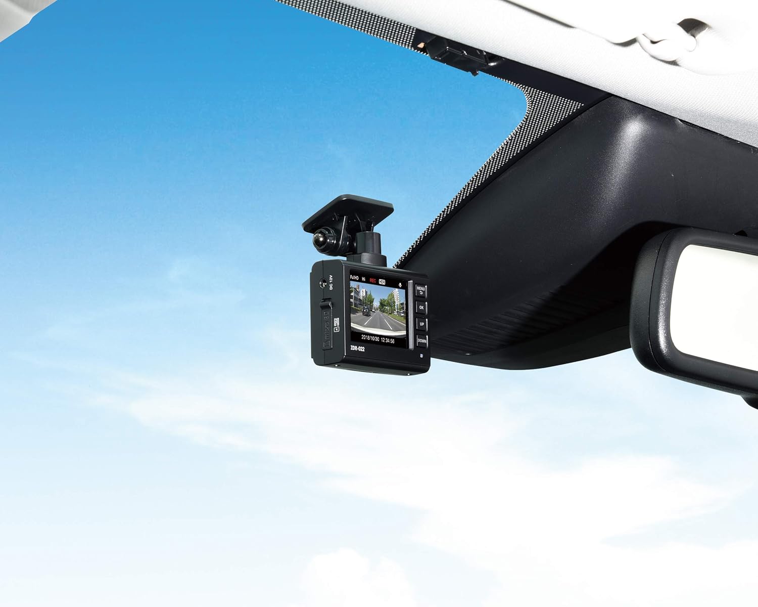 COMTEC ZDR-022 dash camera mounted on a car dashboard.