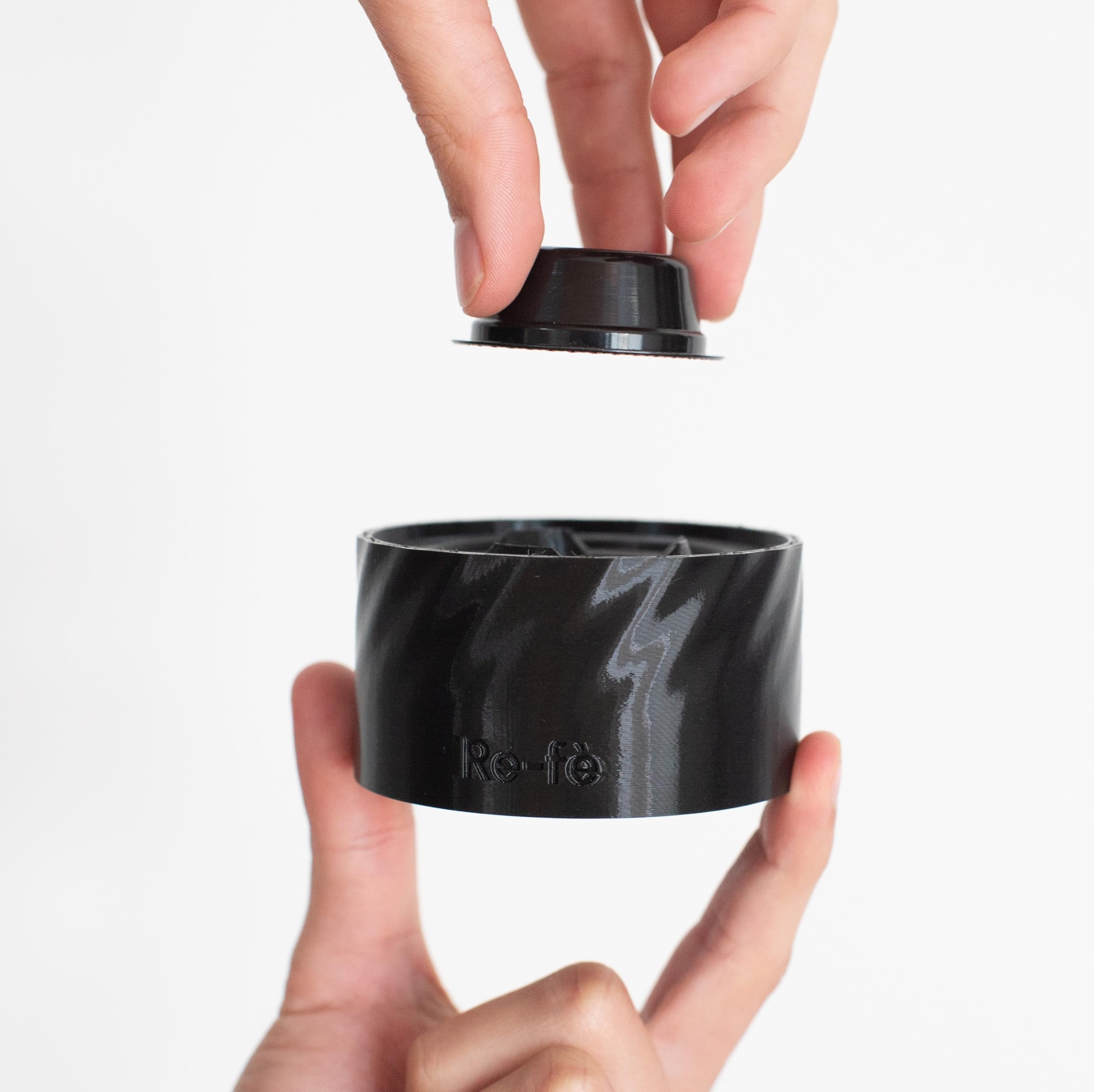 Re-fè TWIST Apricapsule Per Capsule Lavazza A Modo Mio e Compatibili In Plastica | Ricicla Capsule Caffè | Ecologico Separatore Capsule Esauste Design Italiano