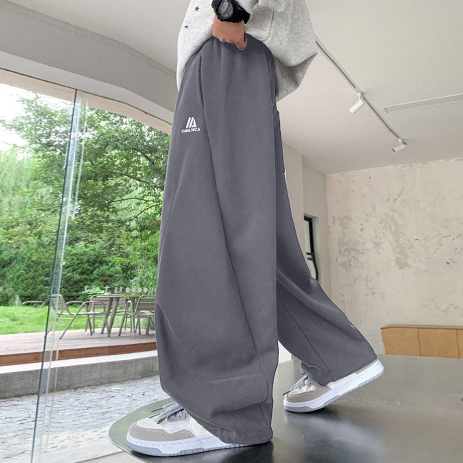Pantalones holgados para niños Pantalones de deporte resistentes Tejido fresco y ventilado Puños elásticos en los bajos Resistentes y duraderos Diseño clásico atemporal Diseño funcional práctico