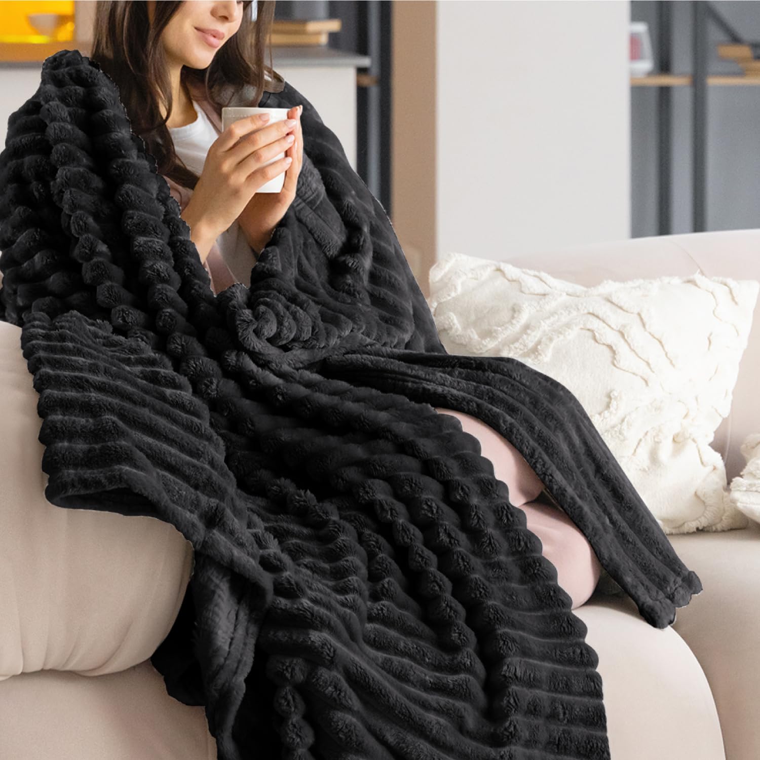 Dreamzie Manta Terciopelo para Sofa y Cama - Franela Súper Suave, Mantas para Sofa y Cama, Plaid Cama Ligera para Niño y Mascota, 150x200cm Negro