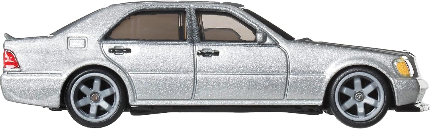 Hot Wheels Cars, Premium Fast & Furious 1:64 Scale Die-Cast Car for Collectors Inspired by Fast & Furious Movie Franchise