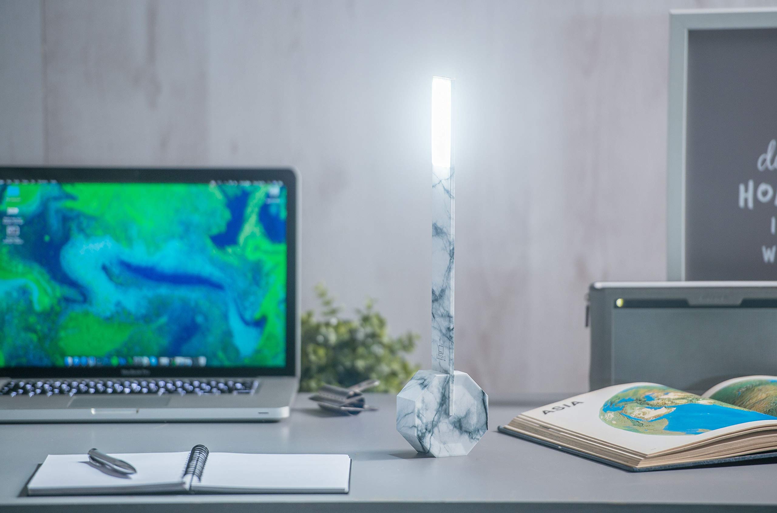 Gingko Octagon One Schreibtischleuchte LED Lampe mit natürlicher Holz-Optik, wiederaufladbar mit 36 LED-Lichtleistung, Marmor