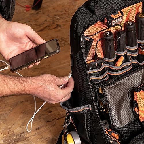 Miniatura 10 de Klein Tools 62800BP Mochila Bolsa de herramientas, Tradesman Pro Mochila extragrande de 40 bolsillos para electricista con parte inferior moldeada,