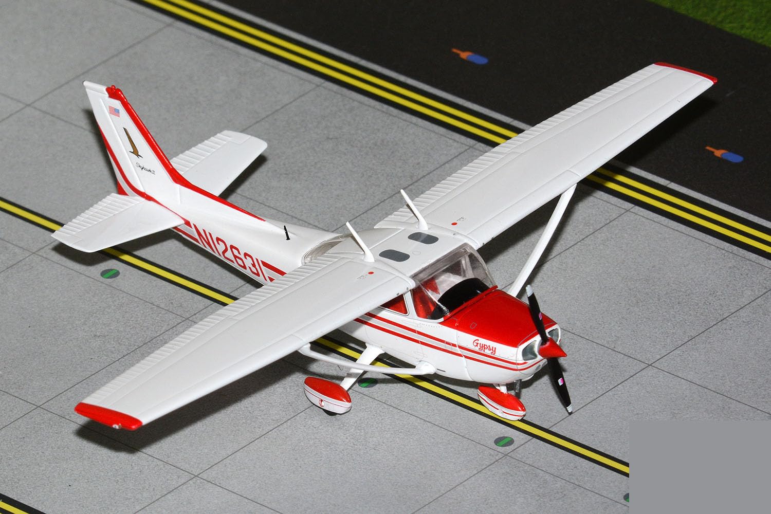GeminiJets General Aviation Cessna 172S Skyhawk II Gypsy Sporty's Diecast Metal Aircraft 1:72 Scale