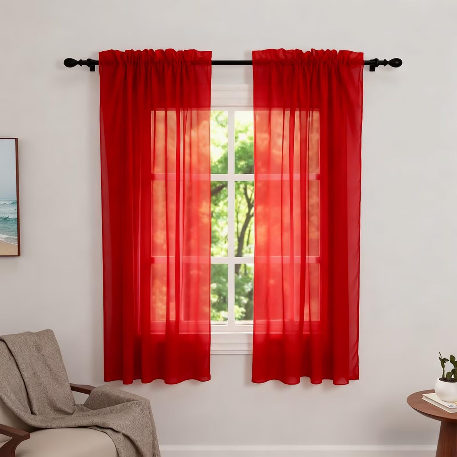 Cortinas semitransparentes para tamizar la luz solar intensa en habitaciones pequeñas