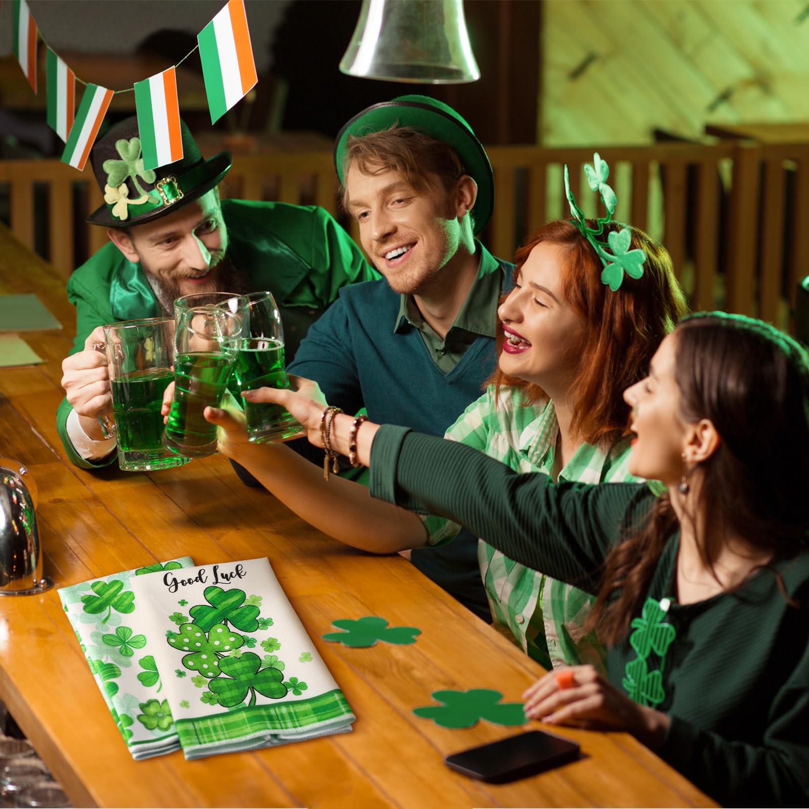 Bencailor 12-teiliges St. Patrick's Day Küchendekor-Sets, 6 x St. Patricks Day-Handtücher, 2 x Küchenteppich und Matte, 2 x Kleeblatt-Topfhalter, 2 x grüne Ofenhandschuhe für irische Partys