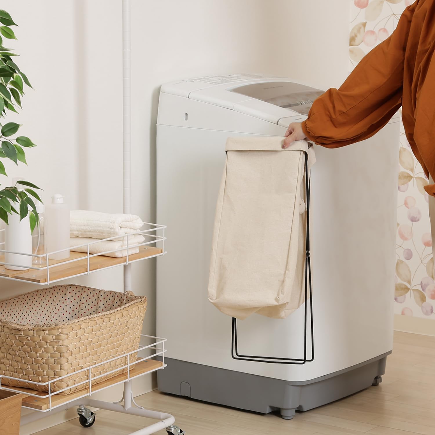 Fuji Boeki 31509 Laundry Basket, Width 9.4 inches (24 cm), Ivory, Foldable, Portable, Water Repellent Inside