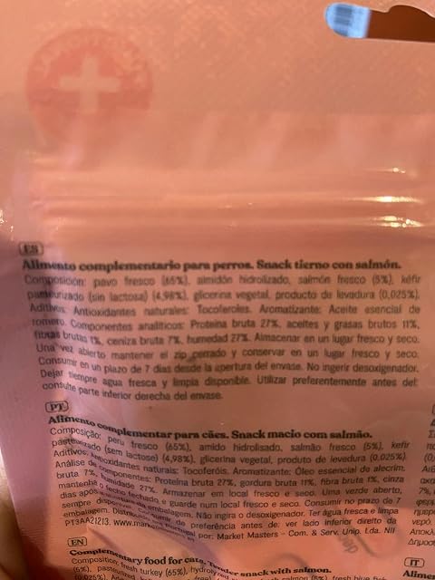 Foto 5 de 5 de Yogupet Snack Perro con Salmón y Kéfir 100gr - Snack semihúmedo para Perro, Textura Suave y tierna