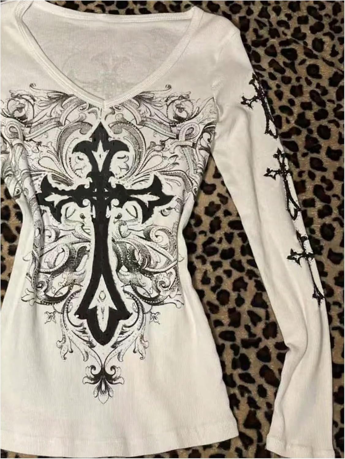 SOLY HUX Women's Gothic Tops Graphic Print V Neck Long Sleeve Fitted Tee Shirts Vintage Streetwear - Image 3