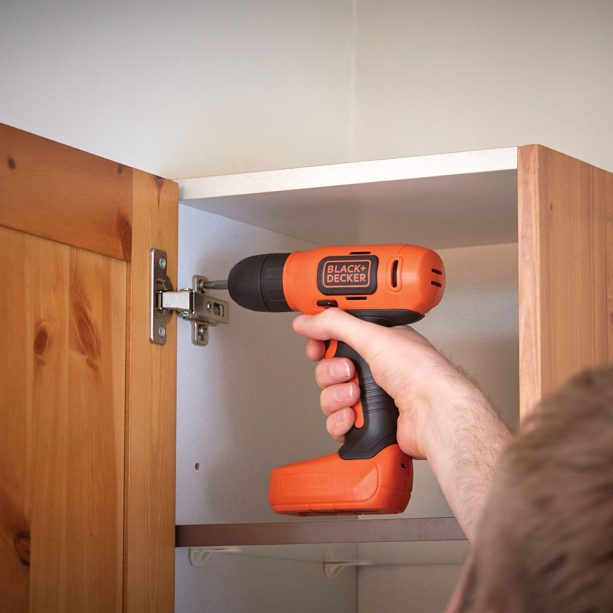 BLACK+DECKER BDCD8GPA Kit Taladro Atornillador BDCD8 Compacto 7.2V, Batería de 1.5 Ah Litio, Incluye con Cargador, Flexómetro de 3 mtrs, Brocas y Bolsa